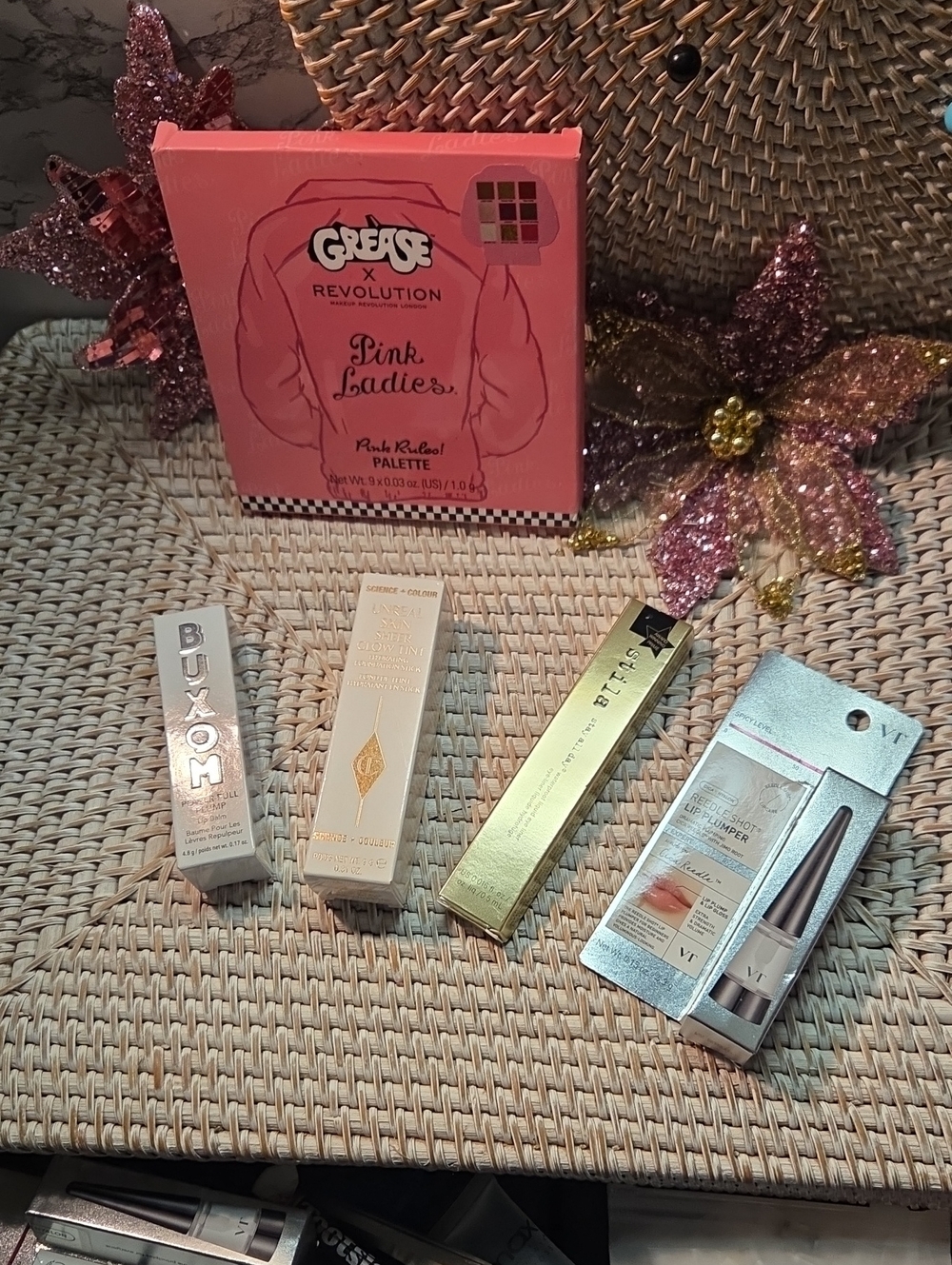 5 For 25 eyeshadow palette,buxom , Charlotte tillsbury, Stilla , Vt Plumper